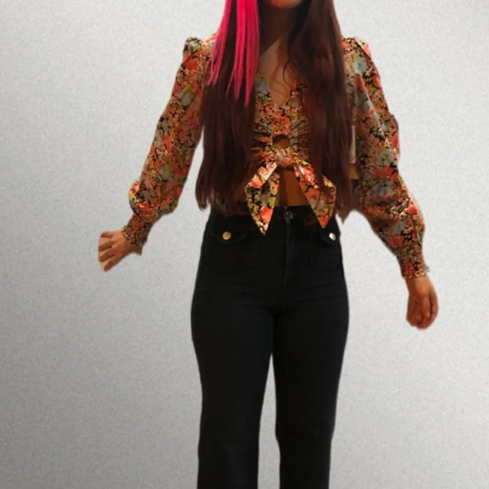 Floral Cut Out Deep V Tie Front 70's Style Long Sleeved Top w/ Rouching NWOT - Picture 5 of 6
